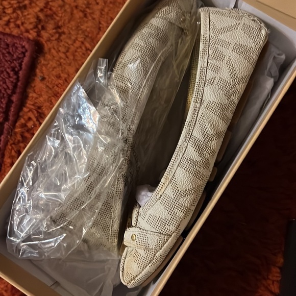 Woman's designer shoes - Picture 9 of 16